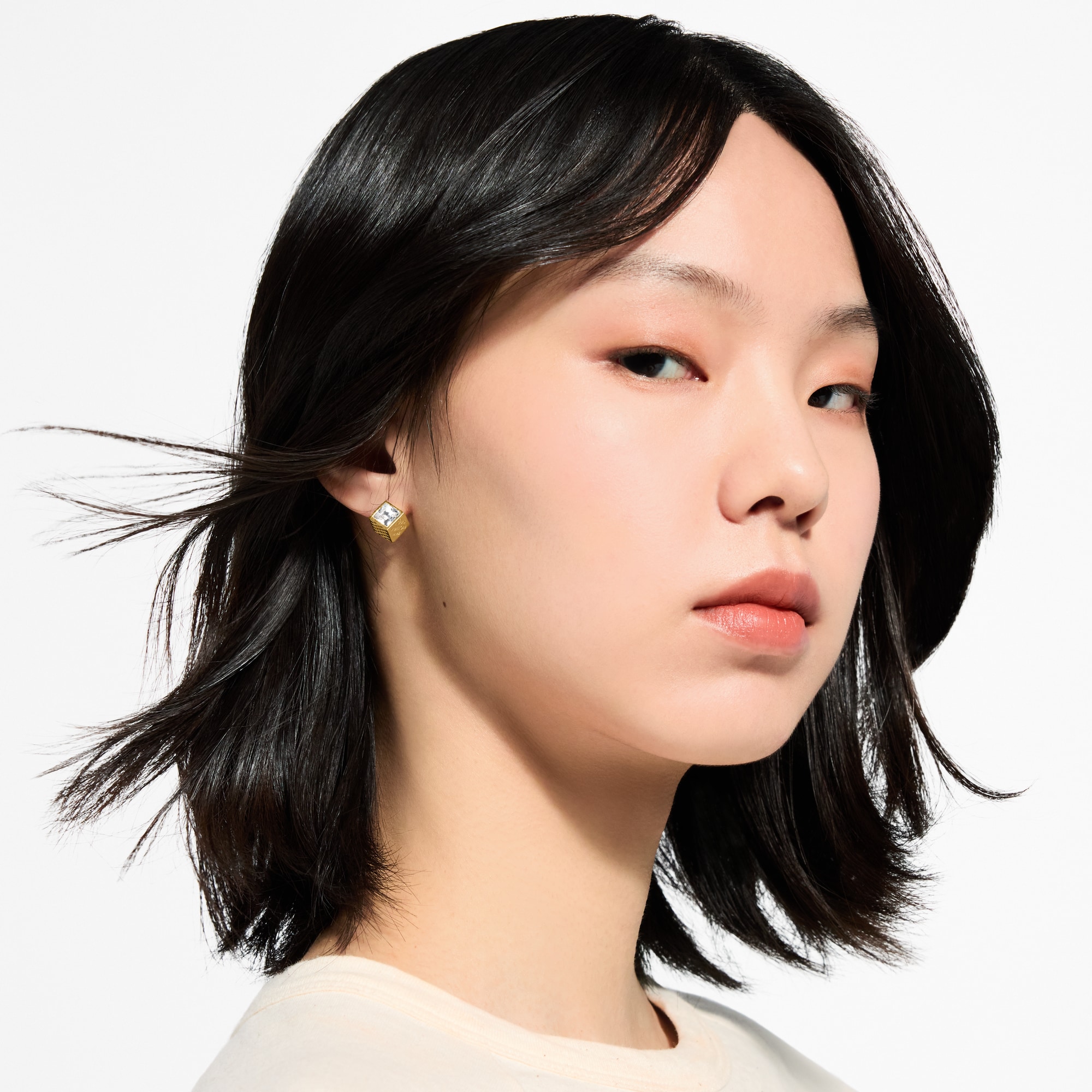 LV Cube Necklace S00 - Women - Fashion Jewelry | LOUIS VUITTON ®